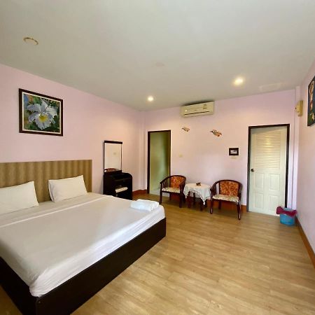 Pachumas Hotel Karon Екстер'єр фото