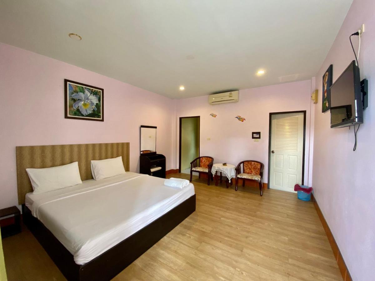 Pachumas Hotel Karon Екстер'єр фото