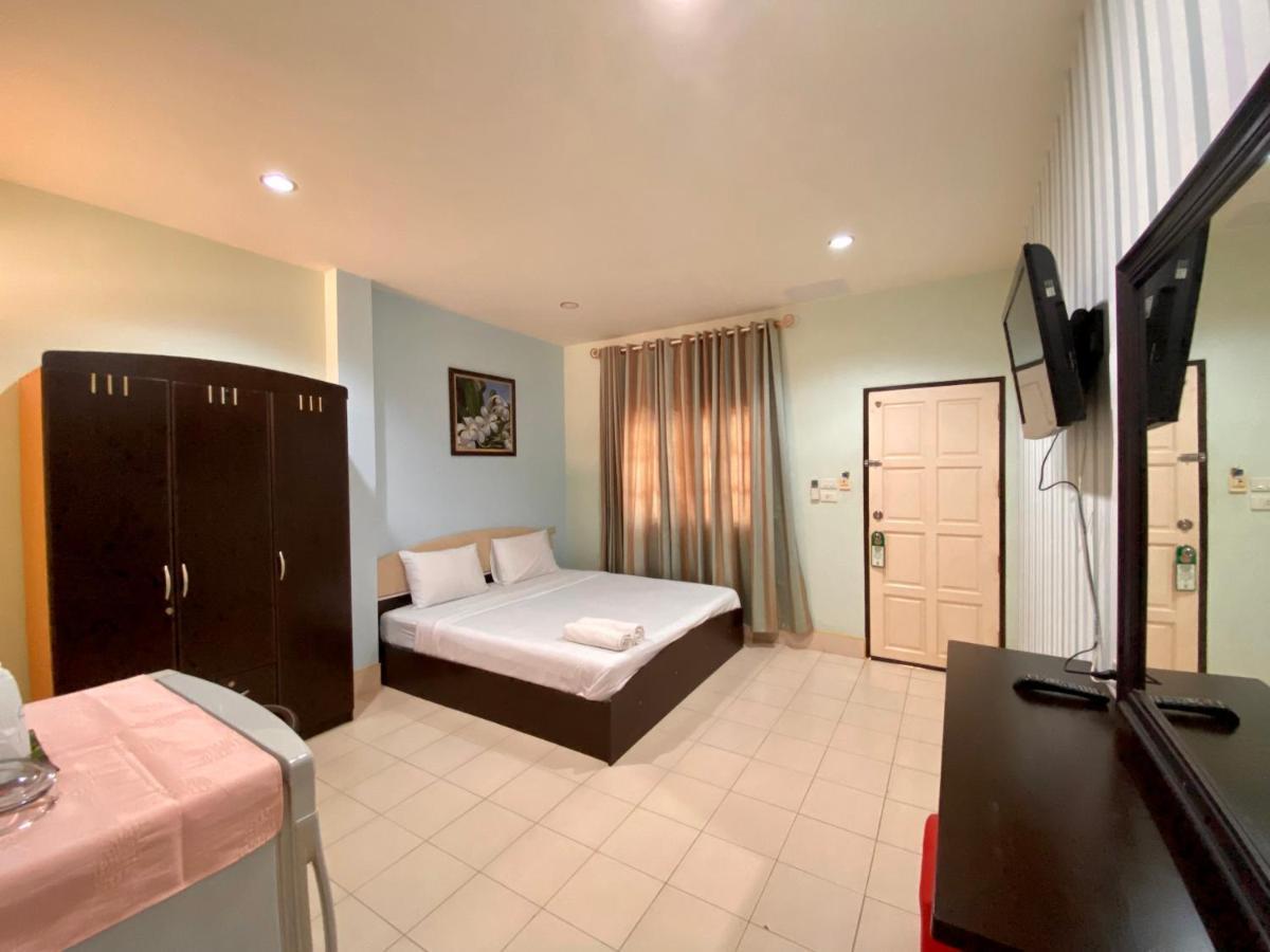 Pachumas Hotel Karon Екстер'єр фото