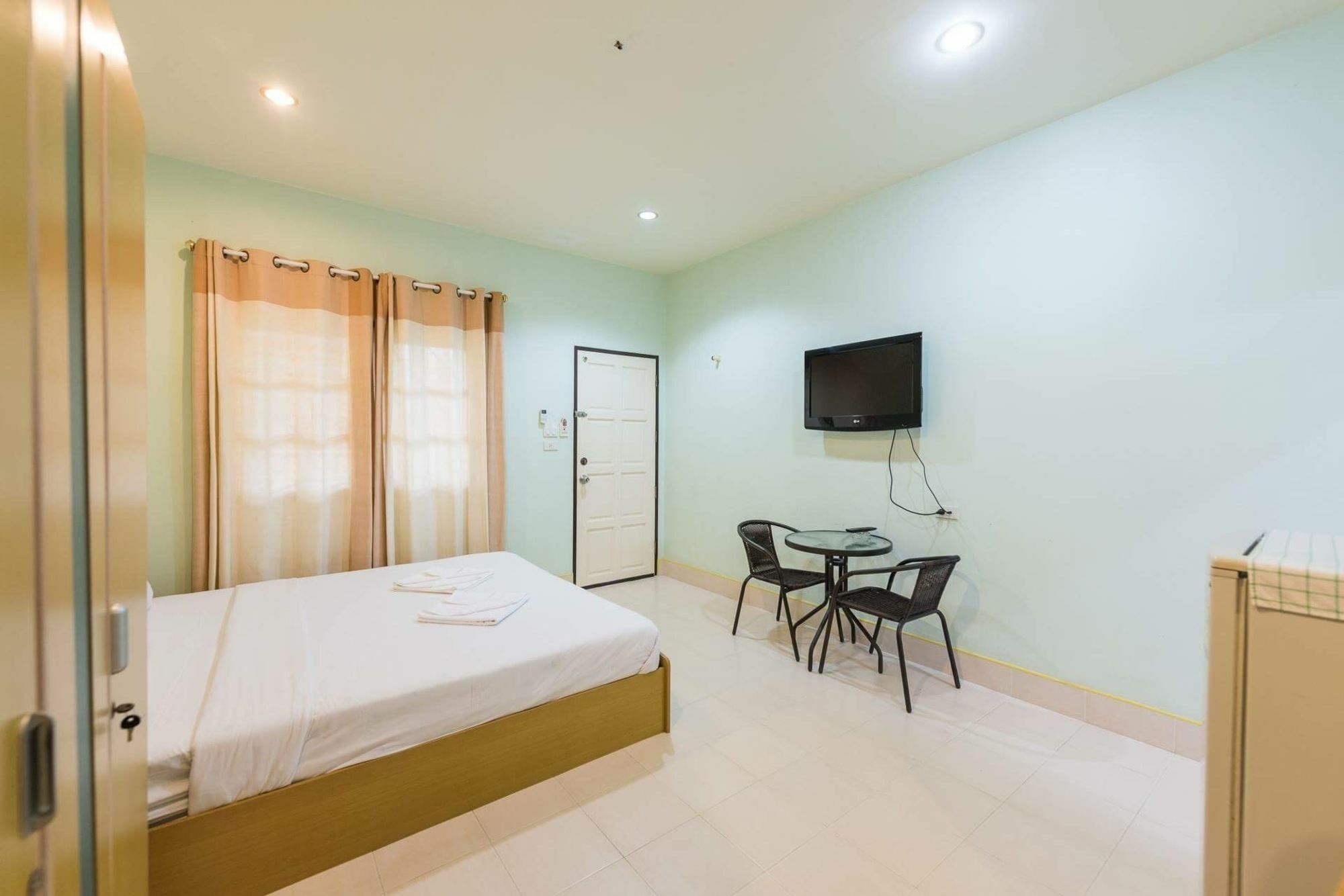Pachumas Hotel Karon Екстер'єр фото